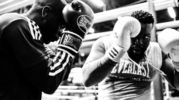 two men boxing