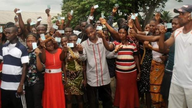 Nigerian Voters posing with ther cards